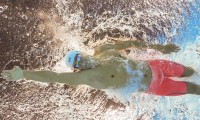 出发台角度：倾斜利于起跳，出发台的形状是