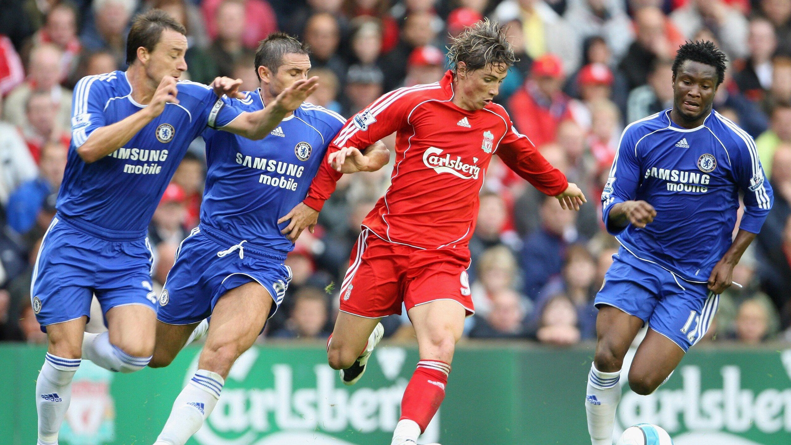 五大联赛长传转移战术对空间撕裂效果的对比分析