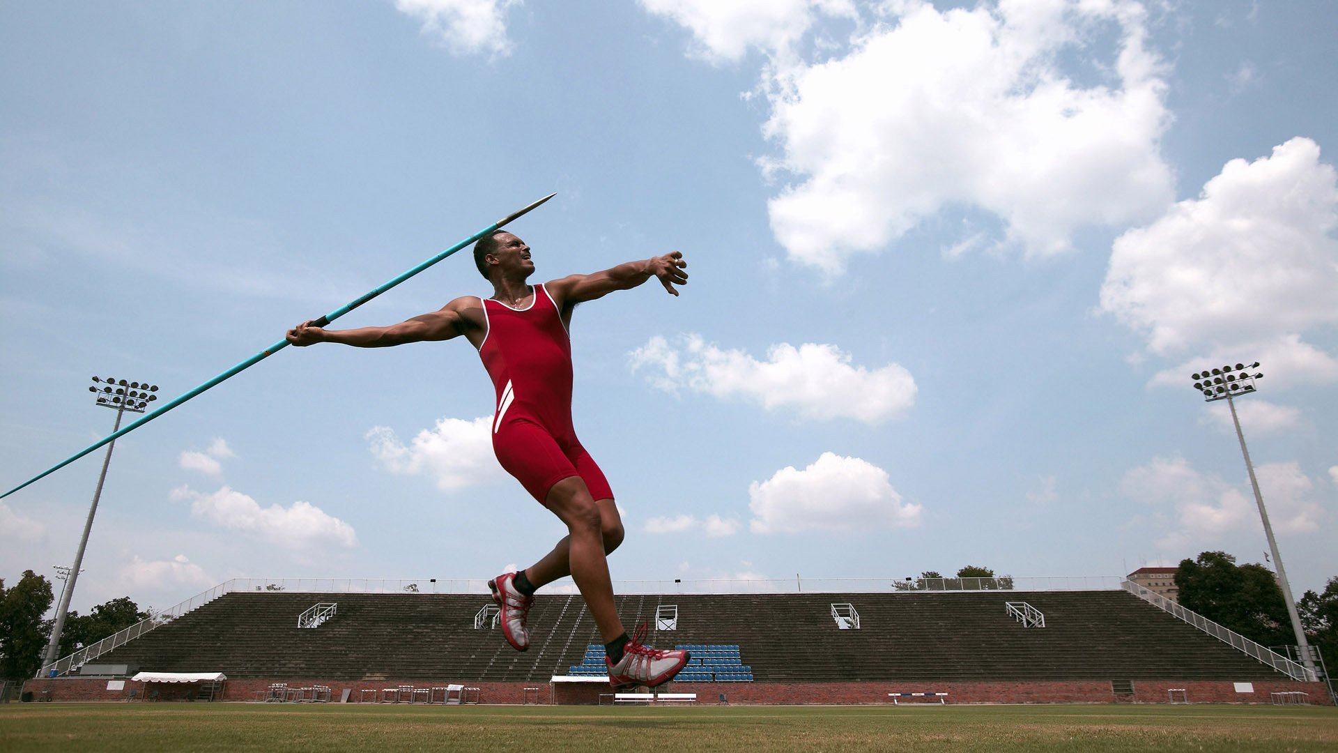 体育新闻中心发布体育新媒体用户增长策略报告，新媒体在大型体育赛事传播中的现状特点与趋势